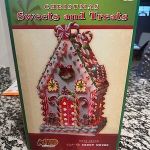 Cracker Barrel Sweets and Treats Candy/Gingerbread Light Up House Christmas
